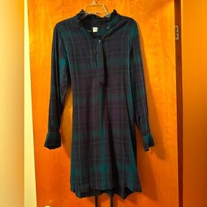 Gap tunic dress. Green and blue plaid flannel. Tie belt and pockets! Medium